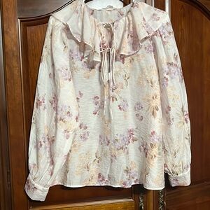 🌺🌺 H&M long sleeves floral cream and peach top Size L/XL